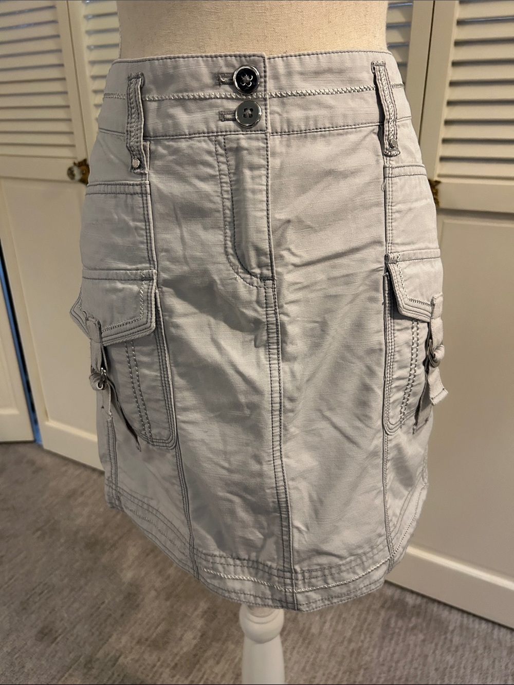White House Black Market Light Gray Cargo Skort with Utility Pockets